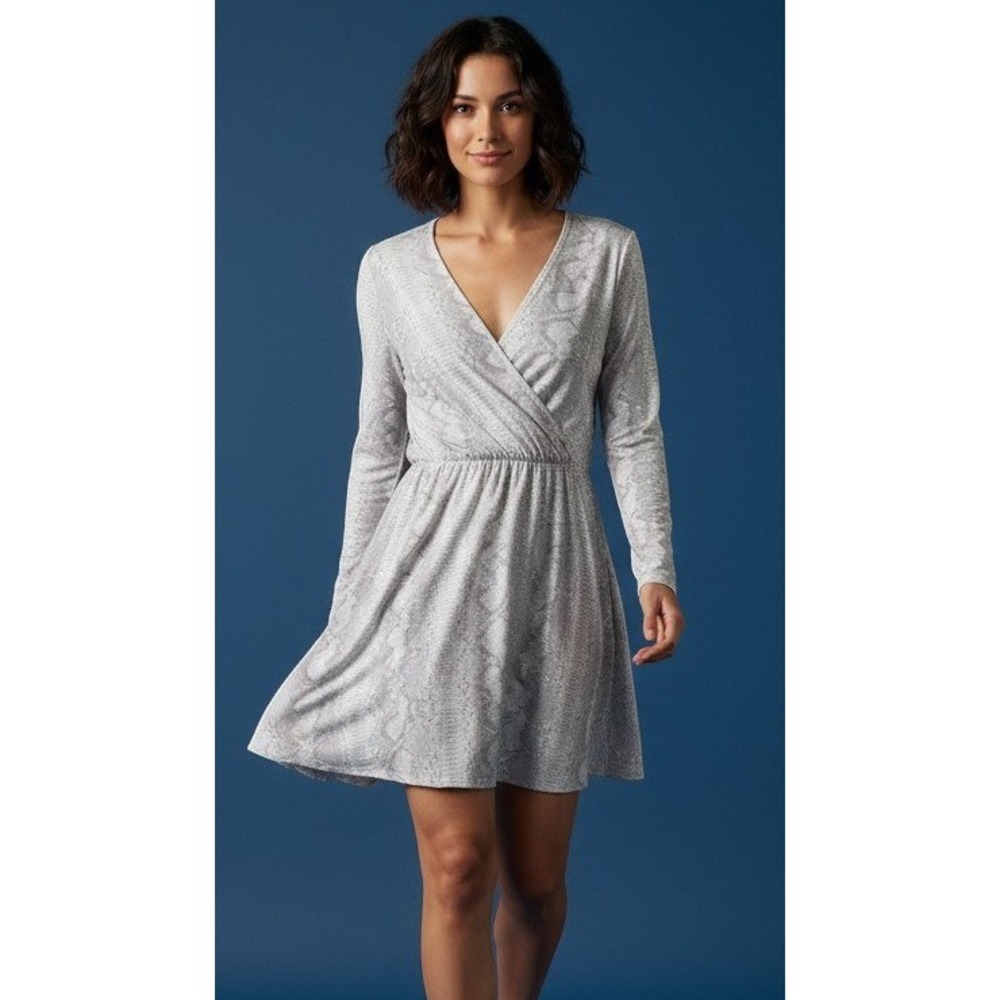 Gianni Bini Grey Snakeskin Print, V-Neck Long Sleeve Mini Dress Sm